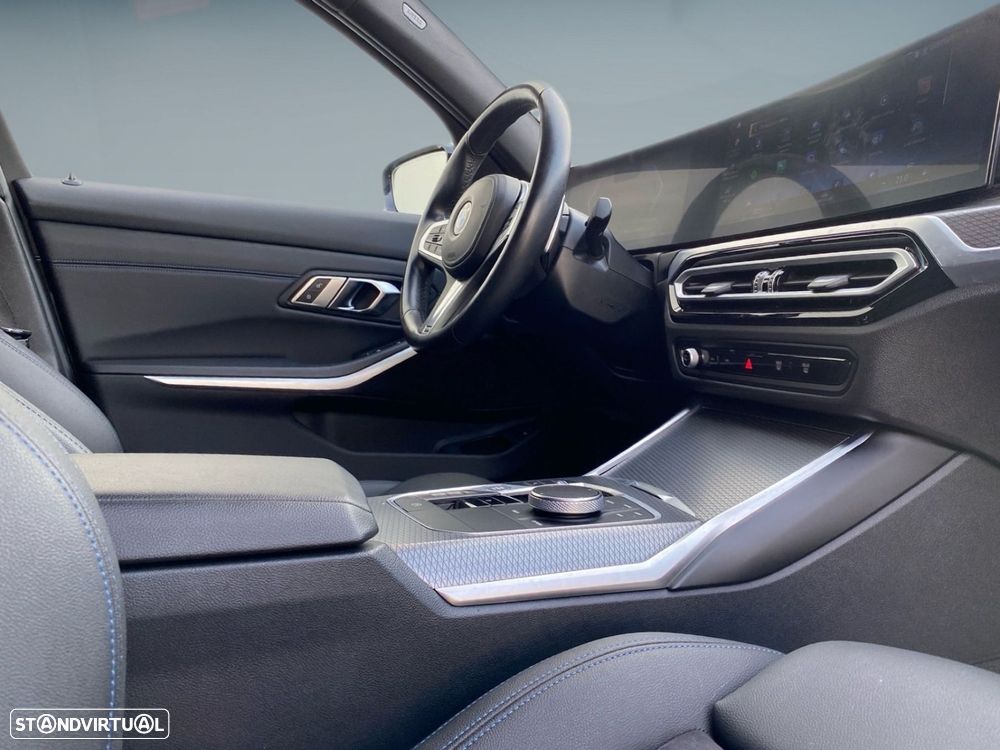 BMW 320 d Pack Desportivo M Auto - 11