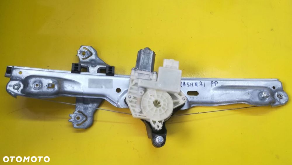 NISSAN QASHQAI J11 PODNOŚNIK SZYBY PRAWY PRZÓD - 1