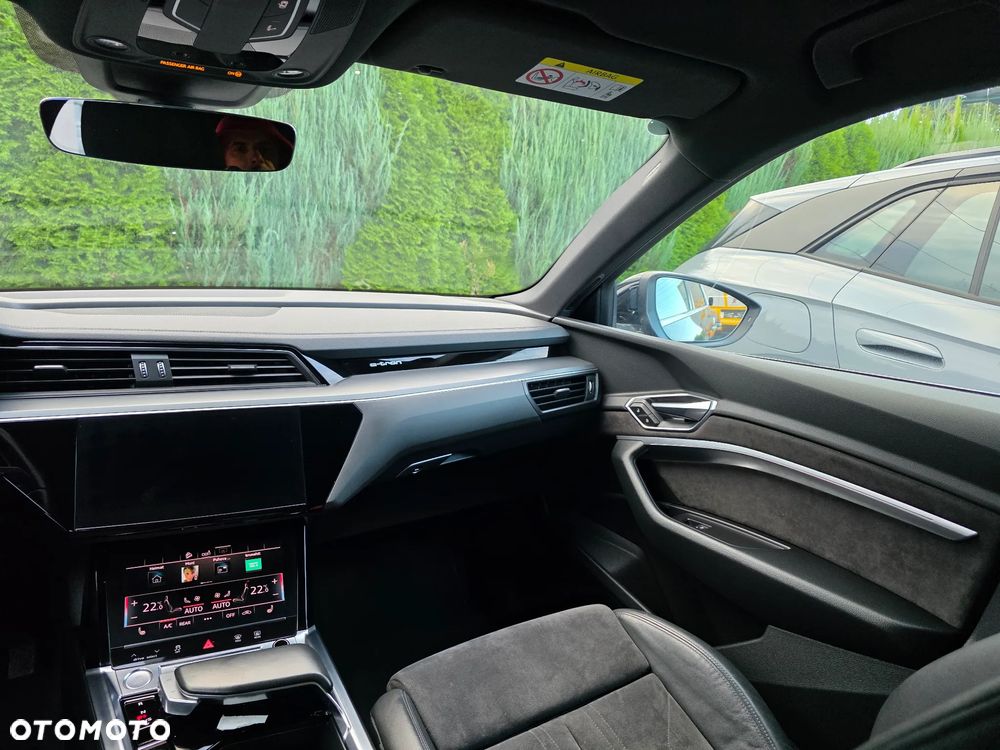 Audi e-tron 55 quattro - 12