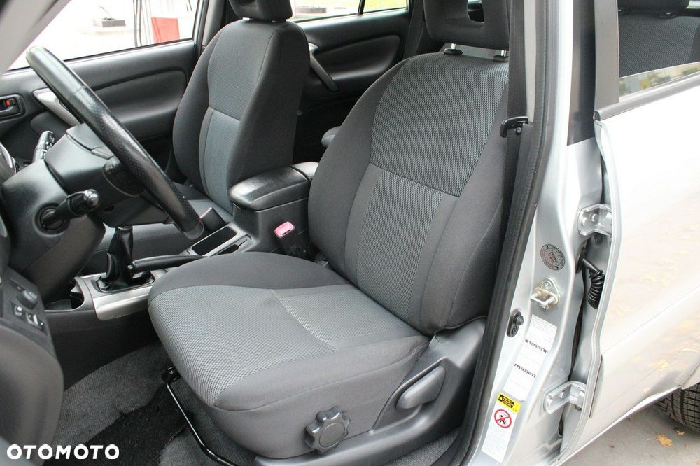 Toyota RAV4 2.0 VVT-i 4x4 - 11