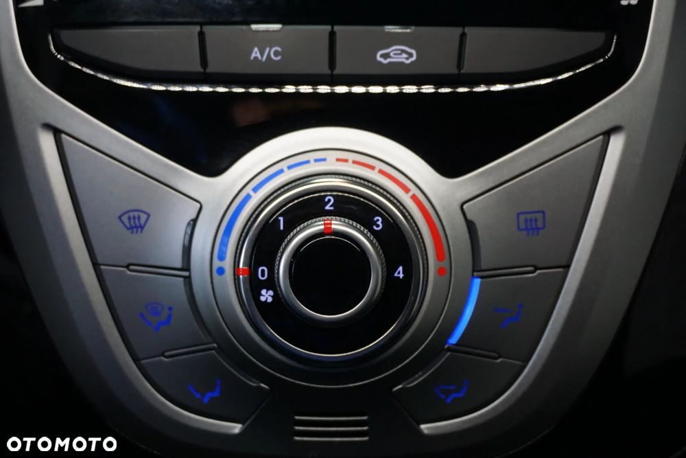 Hyundai ix20 1.4 blue - 37