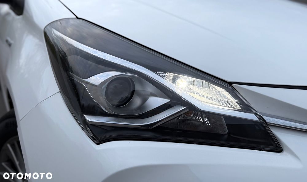 Toyota Yaris Hybrid 100 Premium - 11