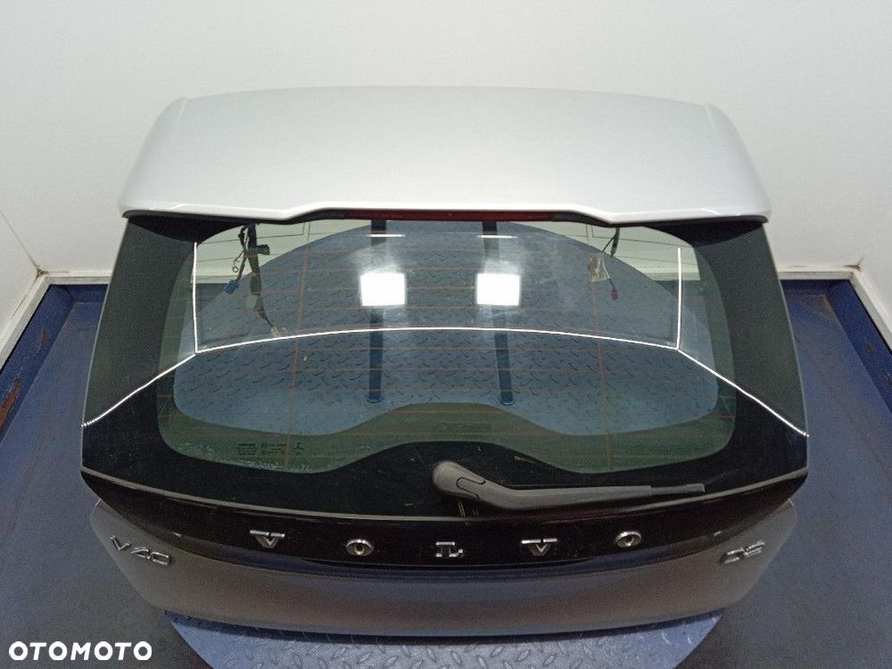 VOLVO V40 II LIFT 16- TYLNA KLAPA BAGAŻNIKA  711 BRIGHT SILVER - 2