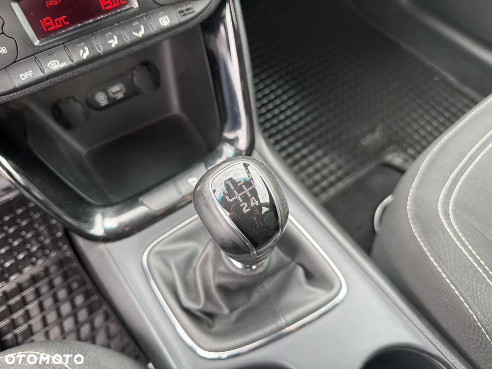 Kia Ceed 1.6 GDI L Business Line - 16