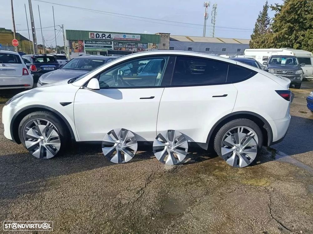 Tesla Model Y Long Range Dual Motor AWD - 24