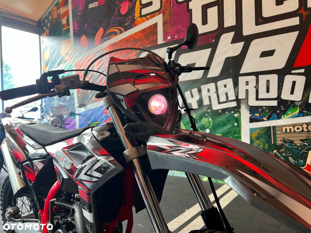 Yamaha WR - 16