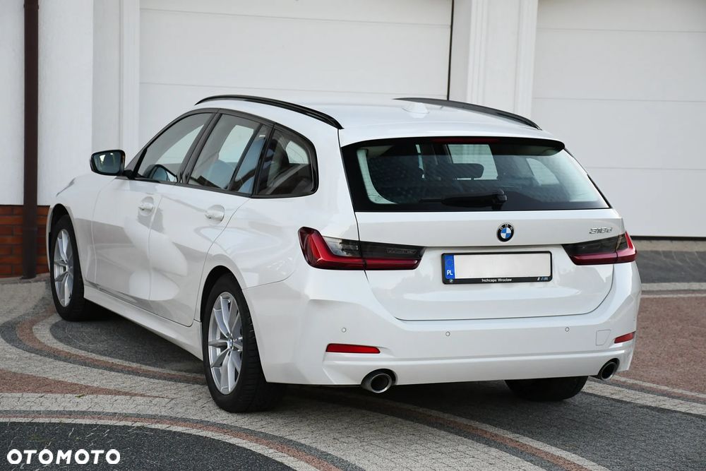 BMW Seria 3 318d mHEV - 16