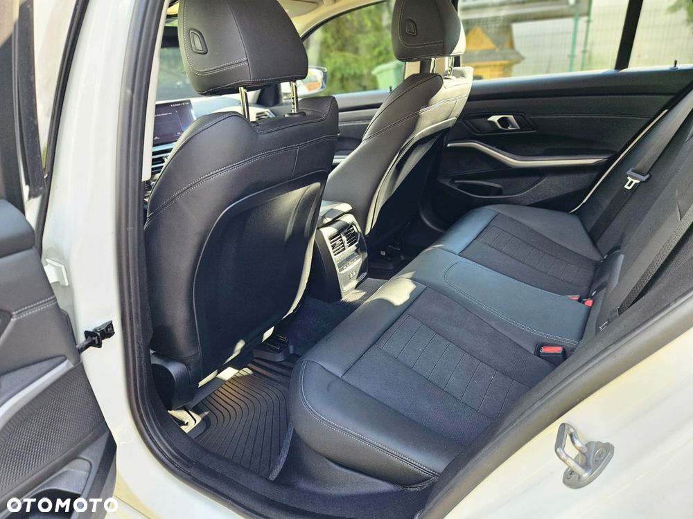 BMW Seria 3 318d mHEV M Sport - 30