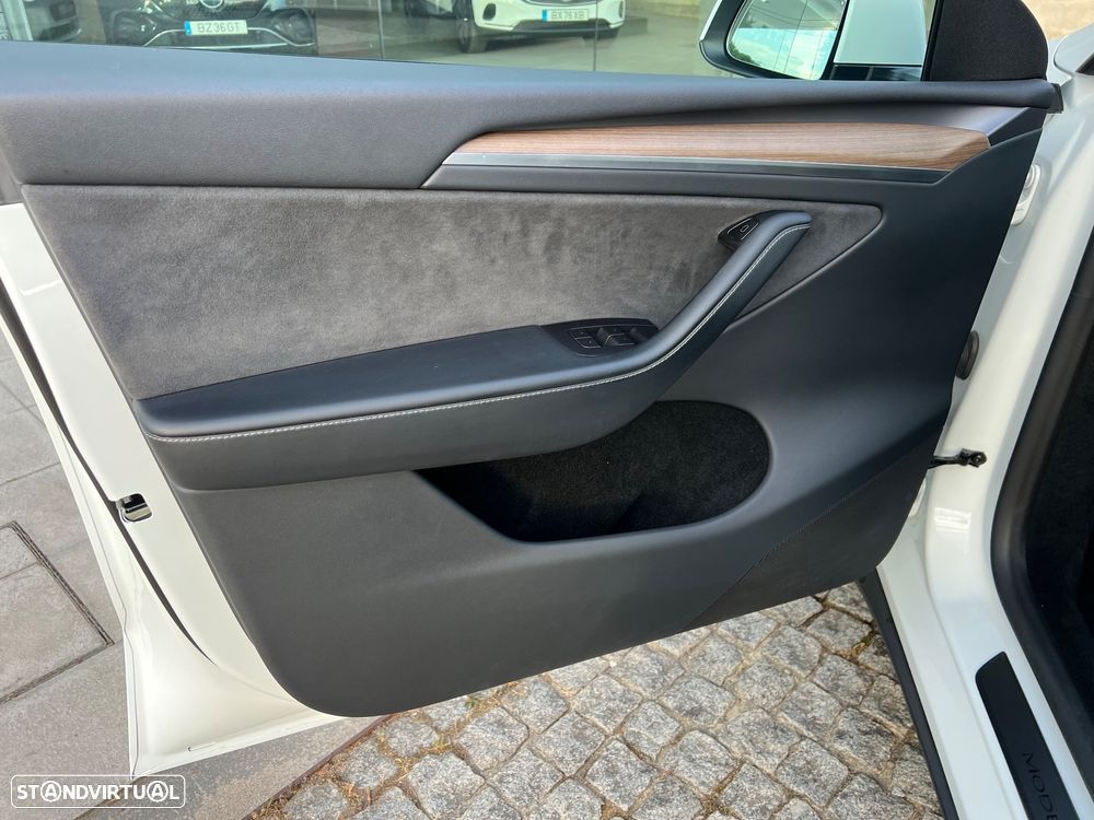 Tesla Model Y Standard - 9