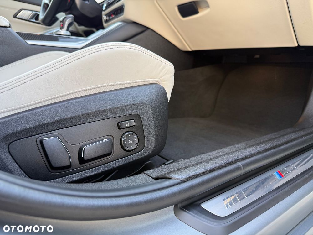 BMW M3 Competition xDrive sport - 25