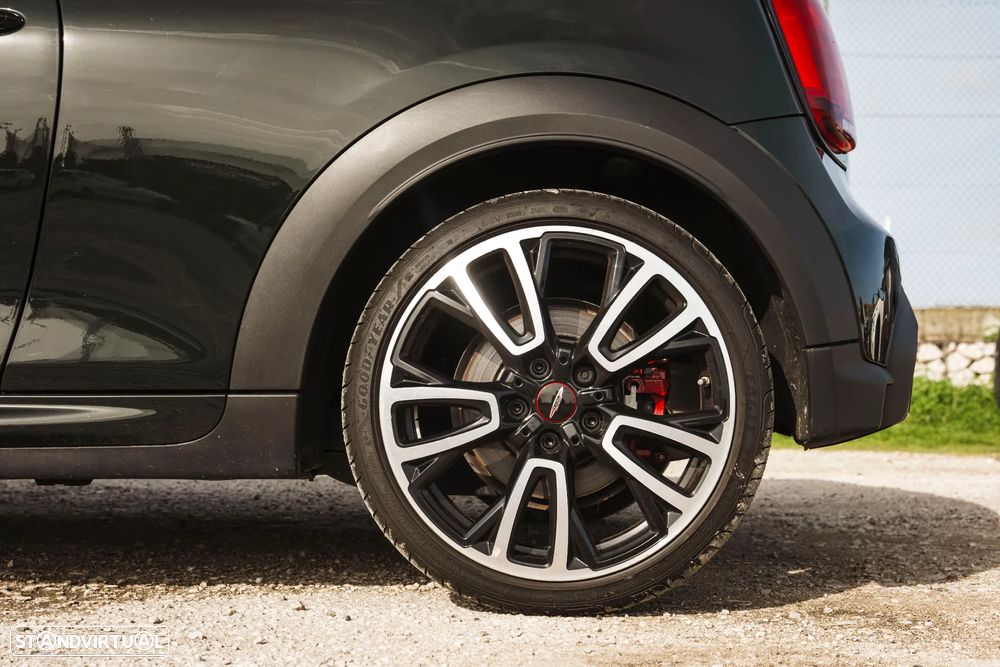 MINI Cabrio John Cooper Works Premium Essential Auto - 3