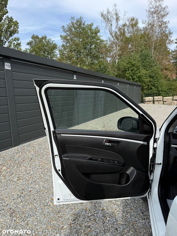Suzuki Swift 1.2 Dualjet Allgrip Comfort - 11