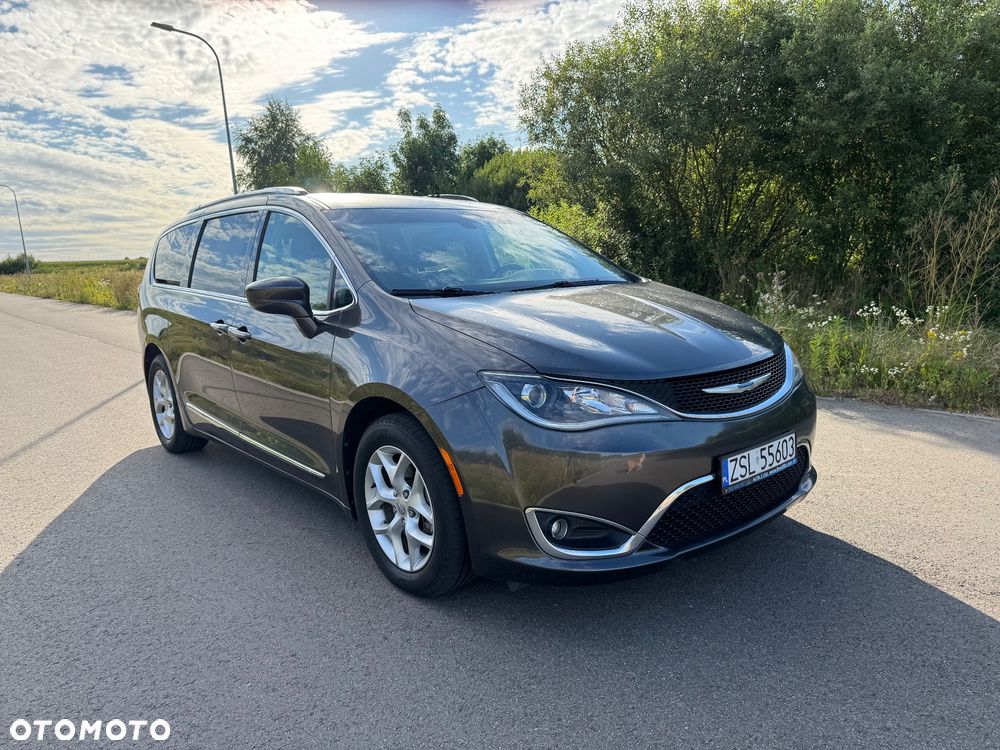 Chrysler Pacifica - 21