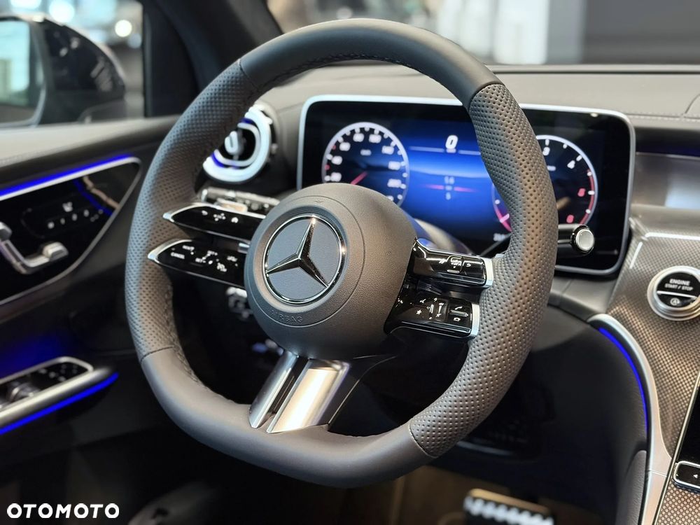 Mercedes-Benz GLC - 32