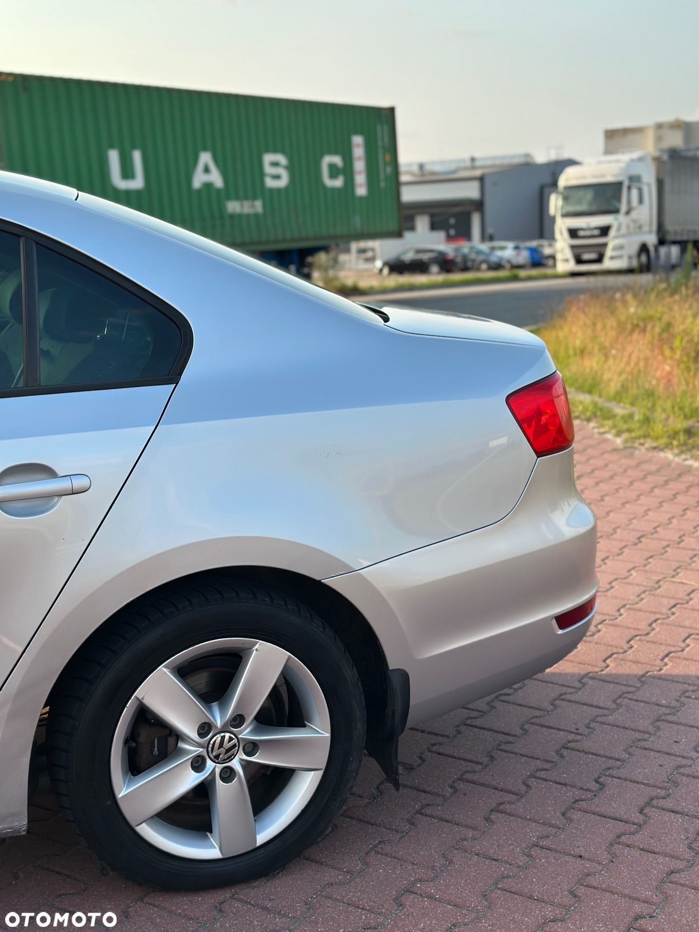 Volkswagen Jetta 1.6 TDI Highline - 32