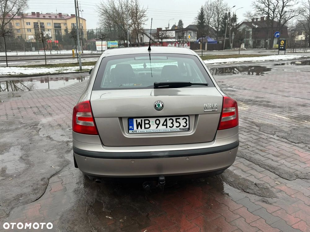 Skoda Octavia 1.6 Ambiente - 3