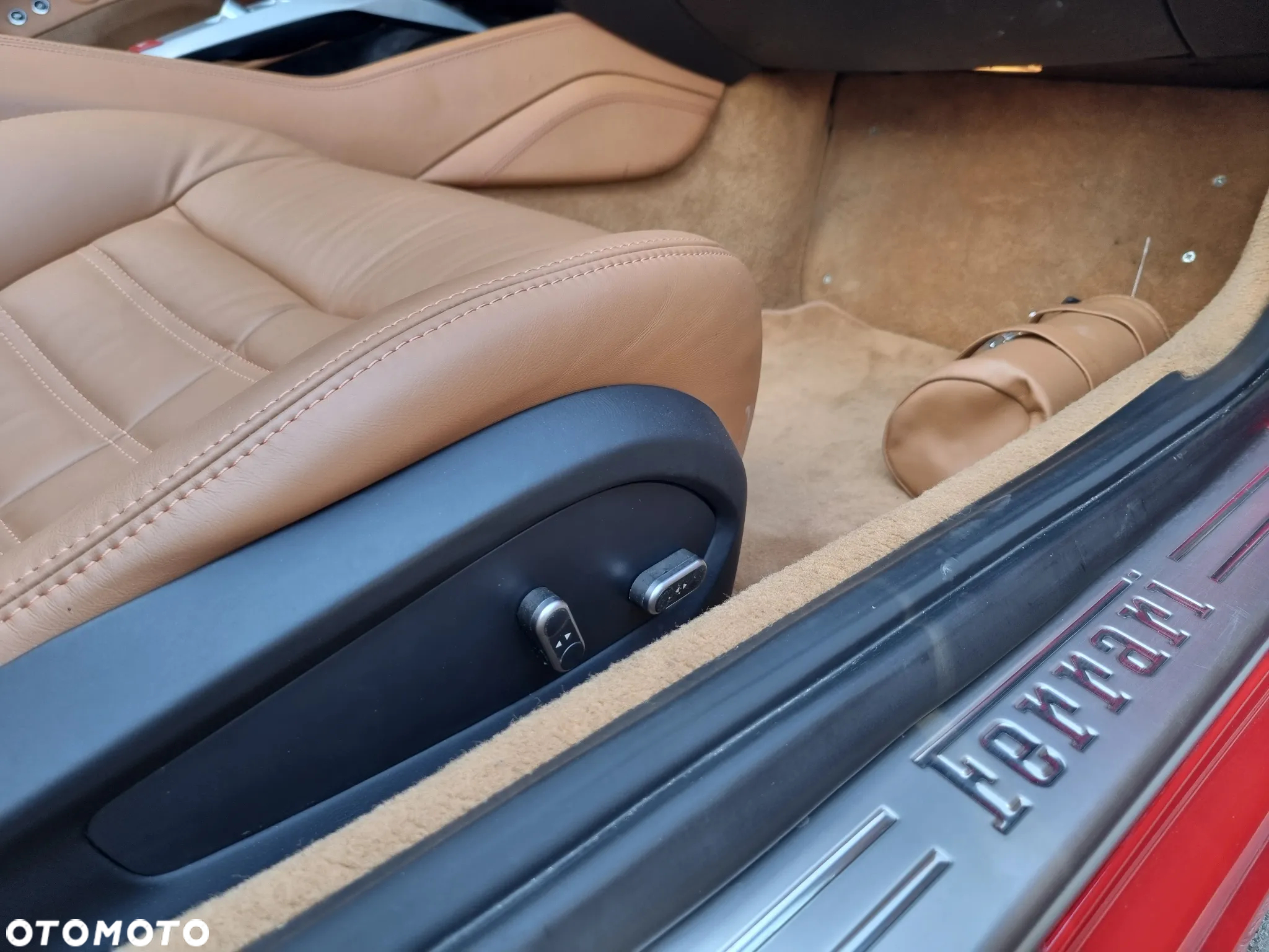 Ferrari California T - 32