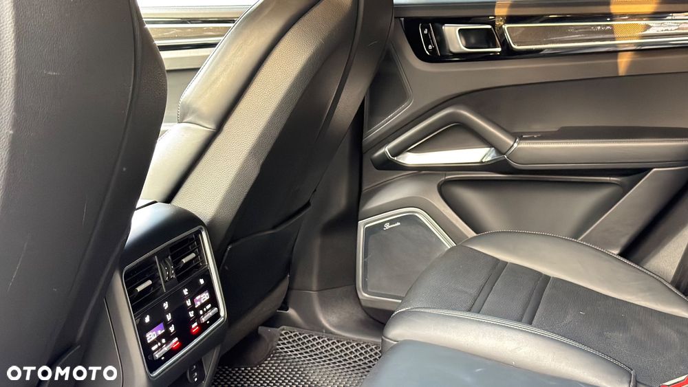 Porsche Cayenne - 18