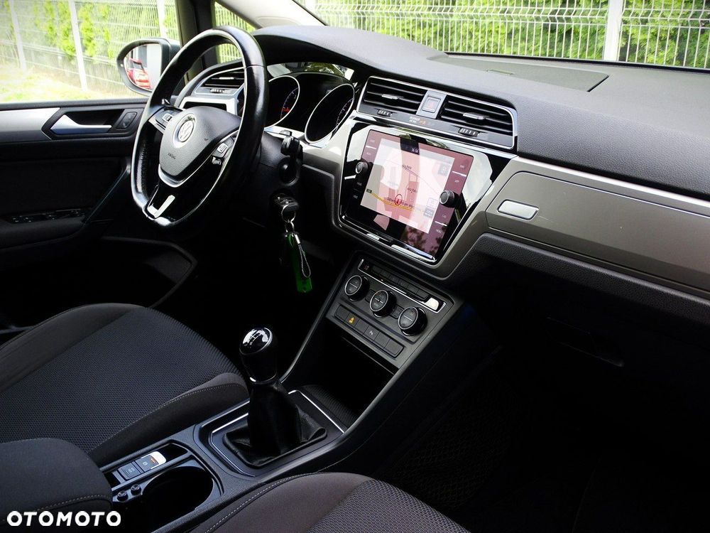 Volkswagen Touran - 15