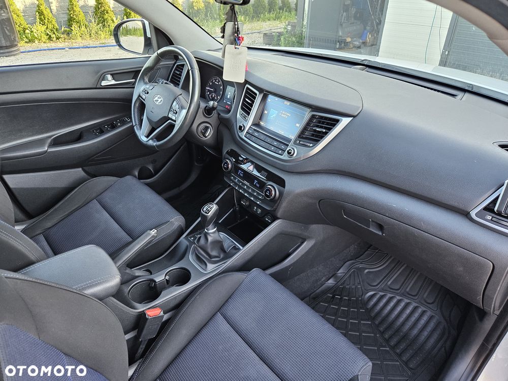 Hyundai Tucson 1.6 GDI BlueDrive GO 2WD - 22