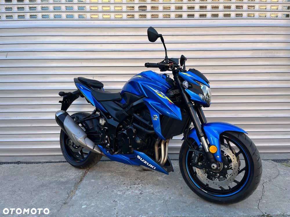 Suzuki GSX - 22