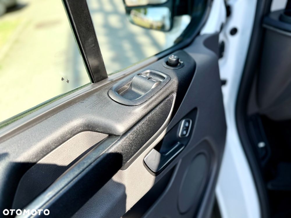 Ford TRANSIT CUSTOM - 17