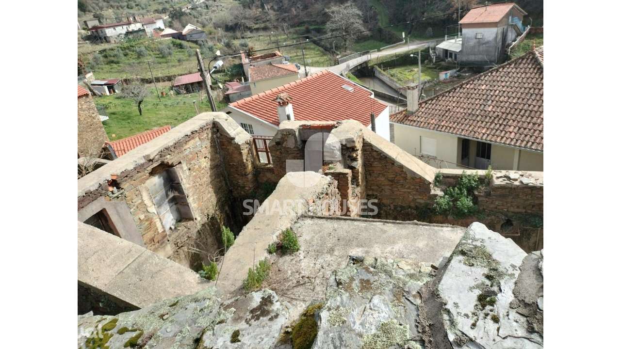 Ruína em Vinhó p/ reconstruir - Grande imagem: 2/12