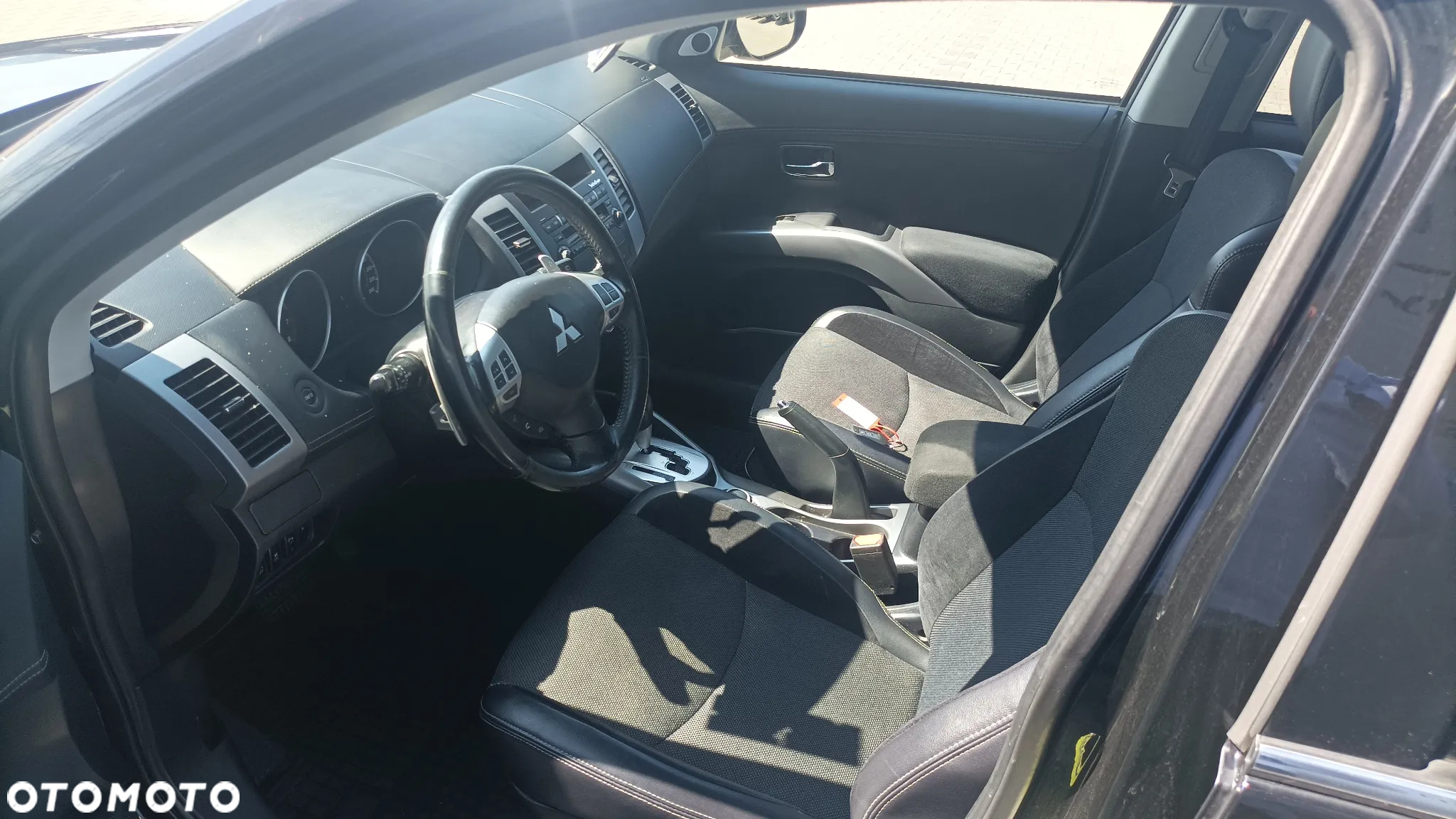 Mitsubishi Outlander 2.4 Intense + CVT - 12