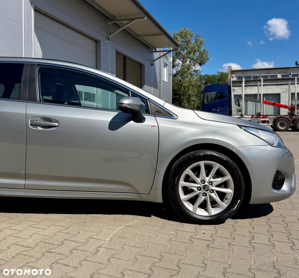 Toyota Avensis 1.8 Premium - 6