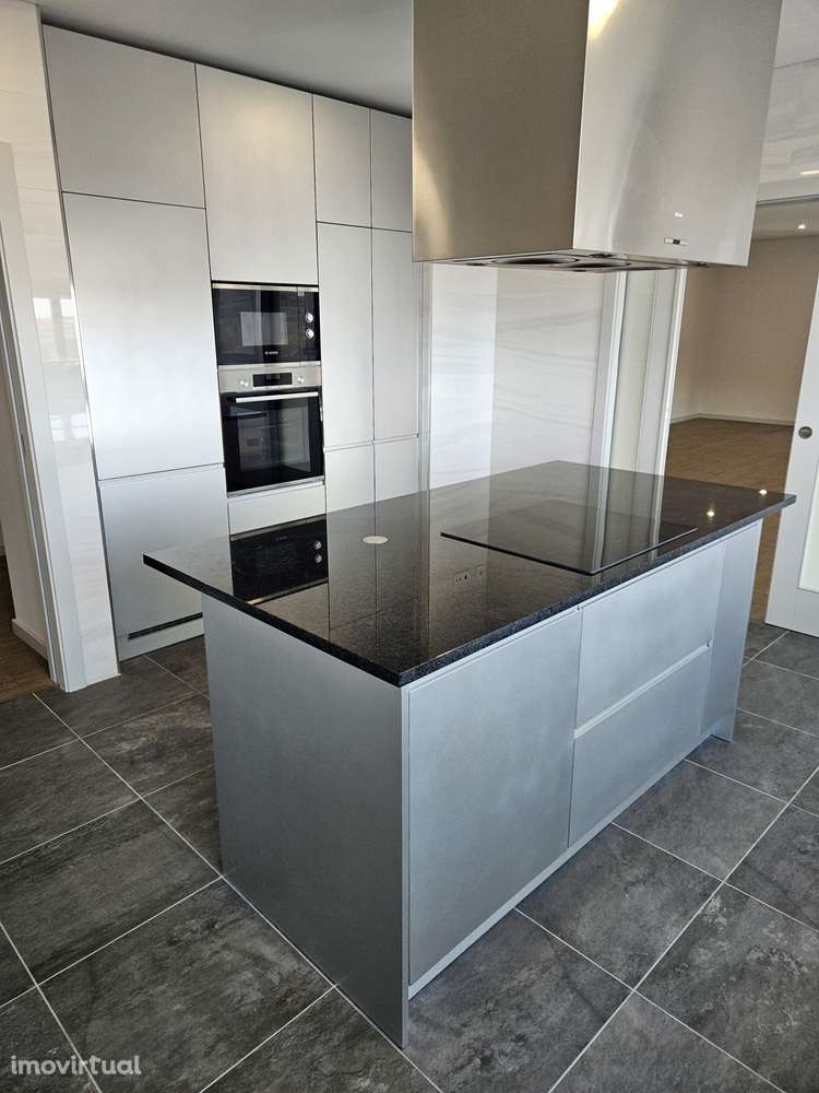 T4 NO PORTO COBERTURA À ROTUNDA DA BOAVISTA - Grande imagem: 3/11