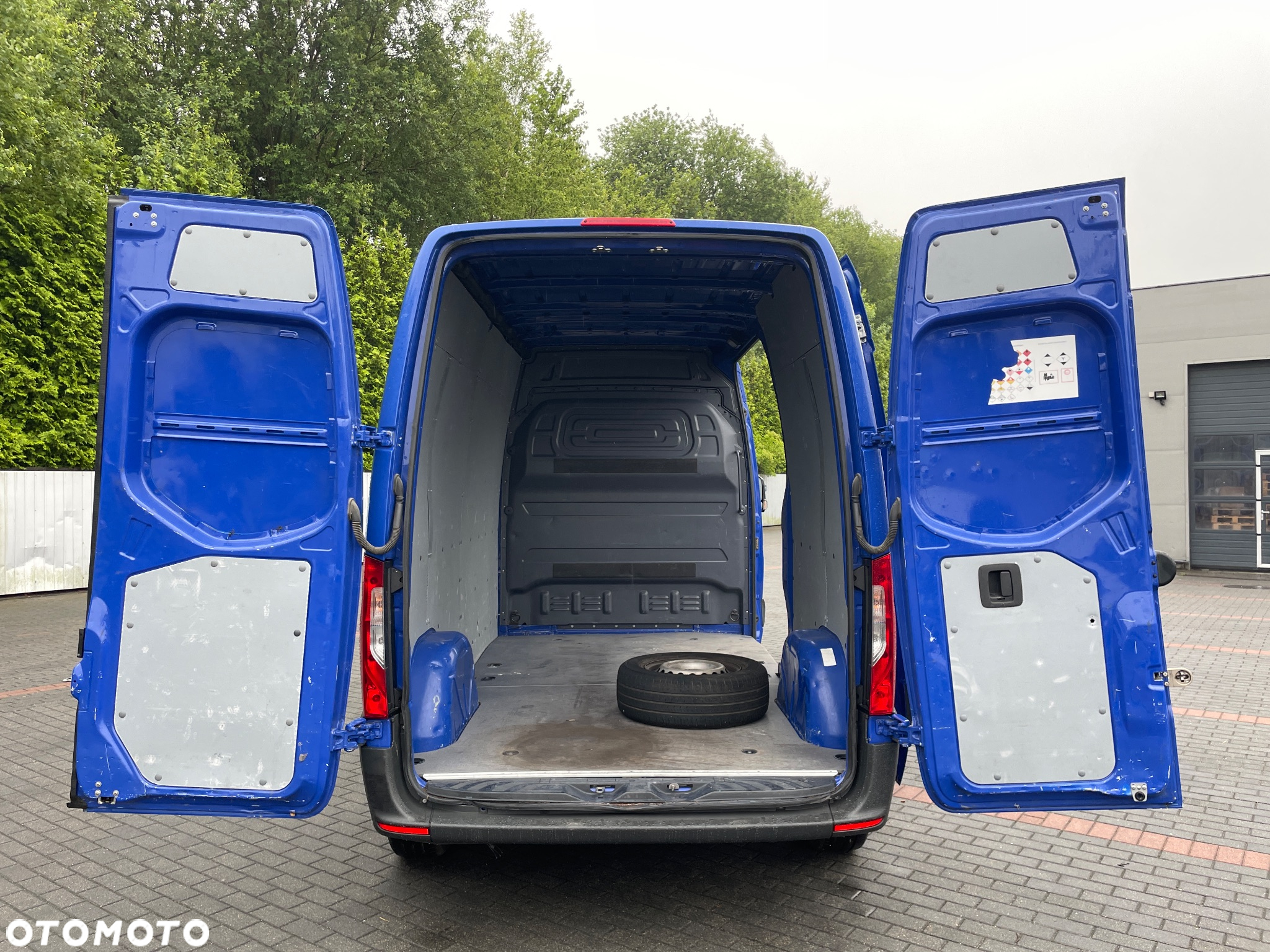 Mercedes-Benz Sprinter - 9