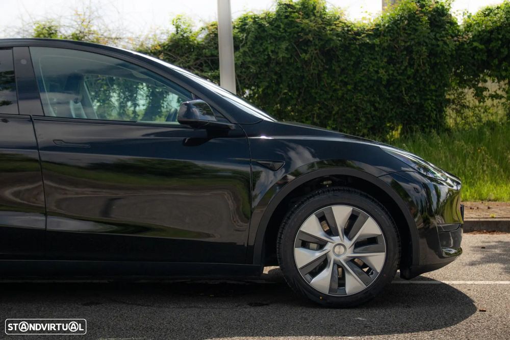 Tesla Model Y - 45