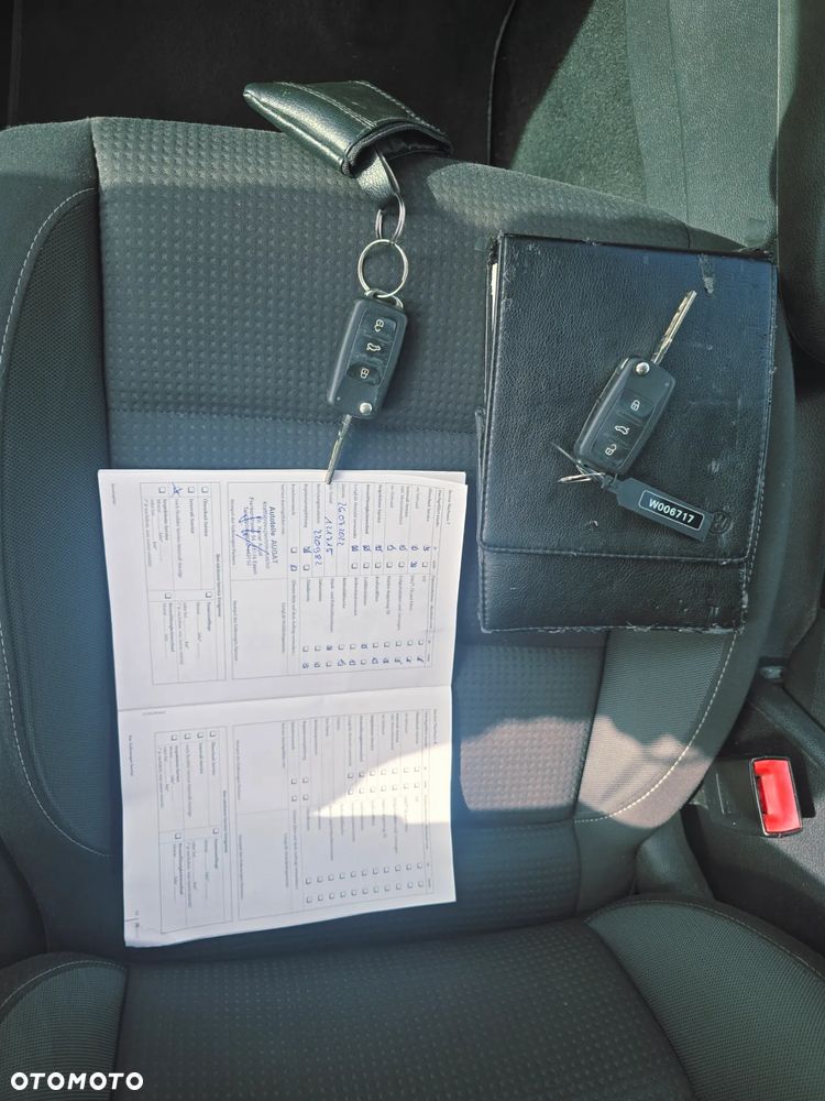 Volkswagen Golf 2.0 TDI DPF 4Motion MATCH - 8