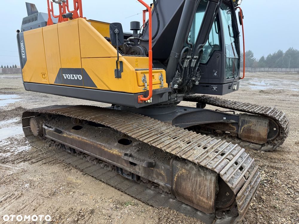 Volvo EC 250 EL - 17