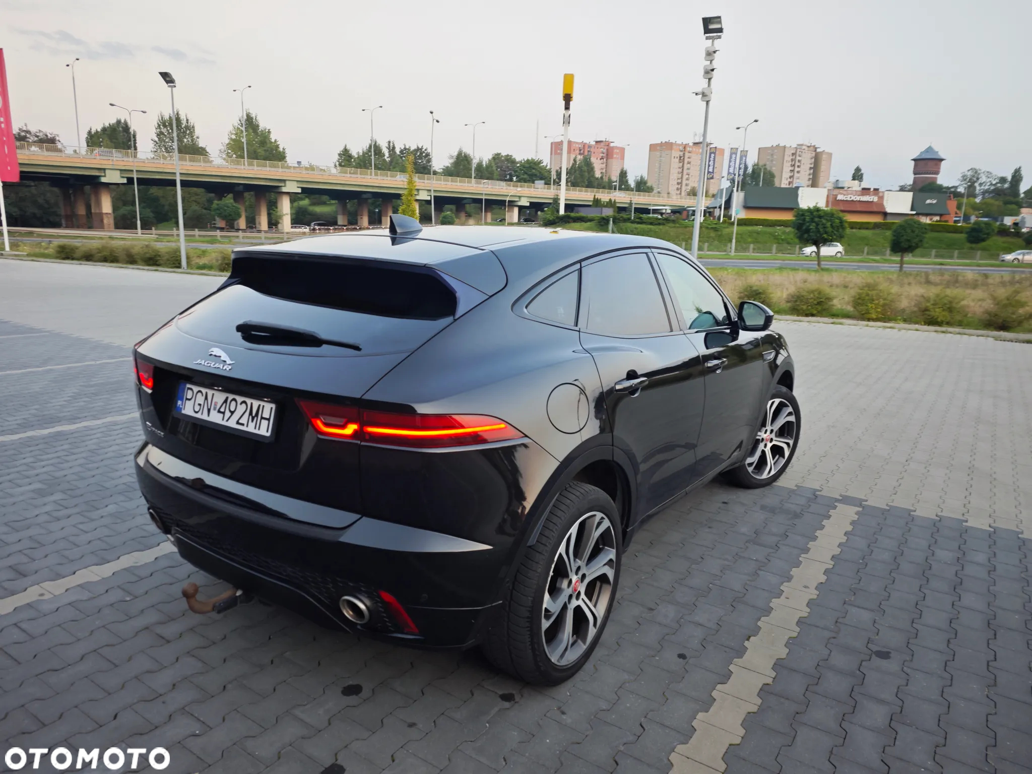 Jaguar E-Pace 2.0 i4D AWD R-Dynamic S - 8