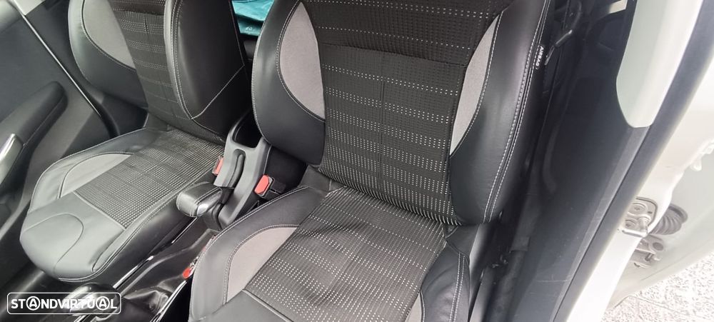 Peugeot 2008 1.2 VTi Allure - 3