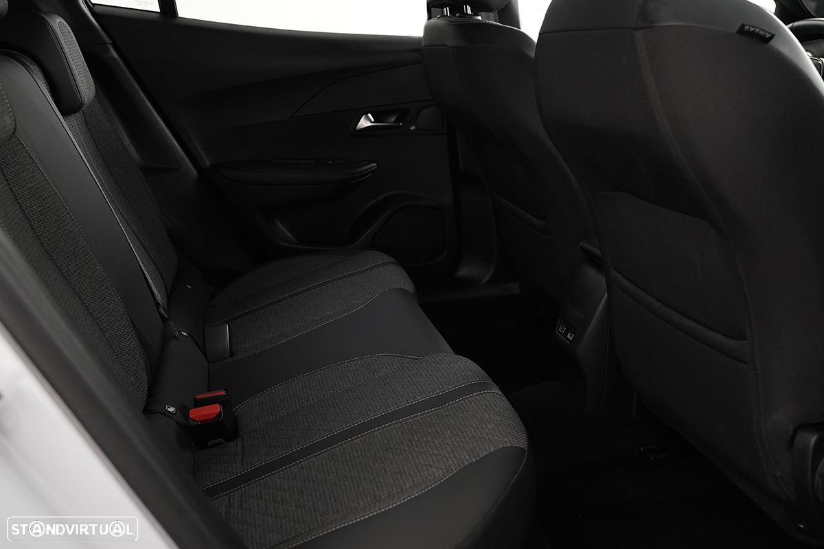 Peugeot 2008 1.2 PureTech Allure - 23