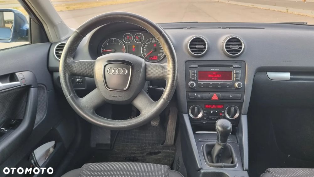 Audi A3 Sportback 2.0 TDI Ambiente - 15