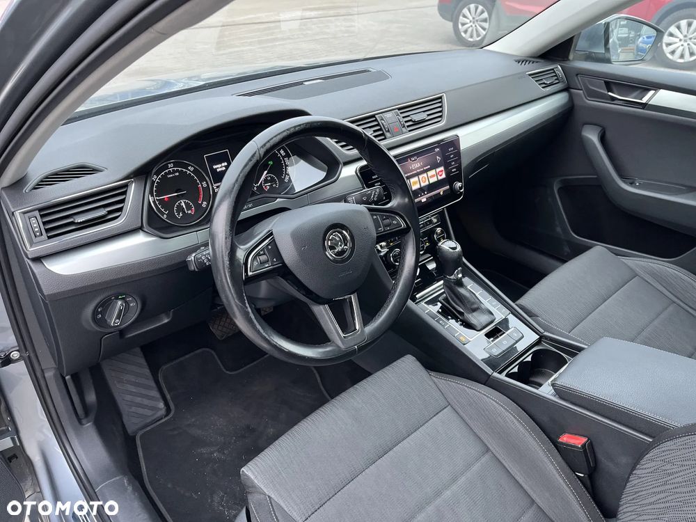Skoda Superb 2.0 TDI SCR Ambition DSG - 9