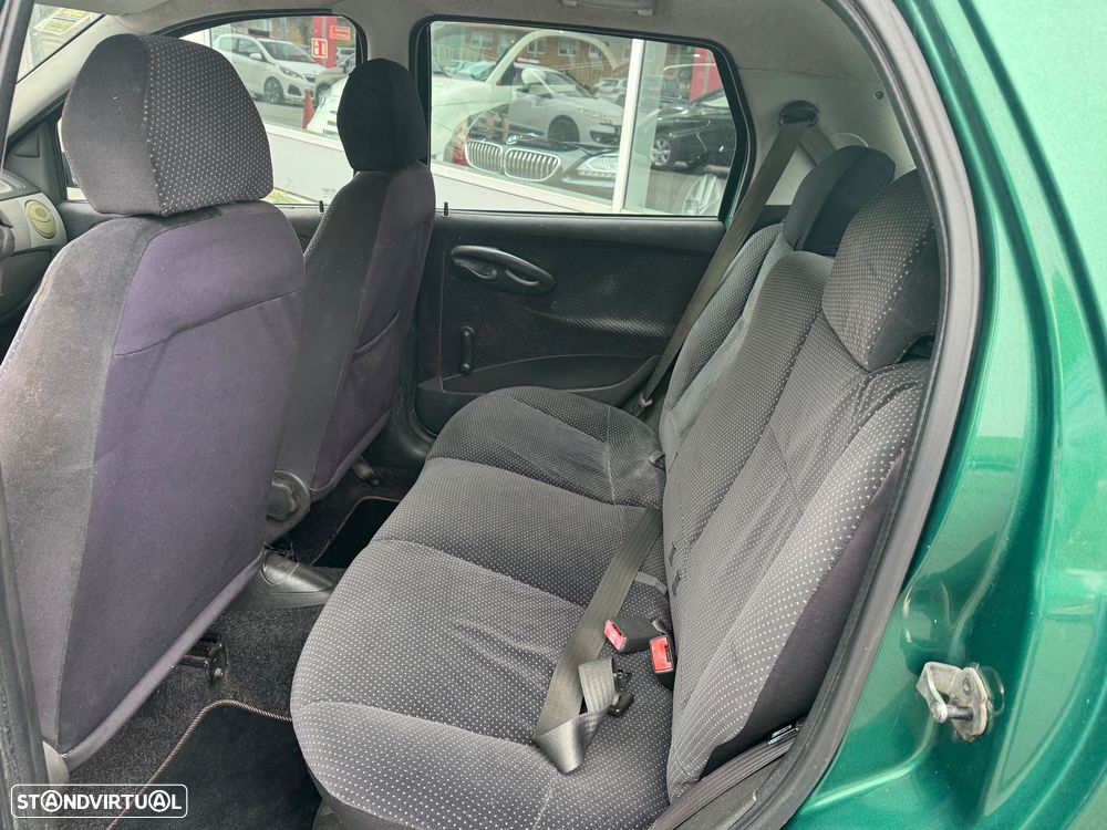 Fiat Punto 1.2 16V HLX - 12