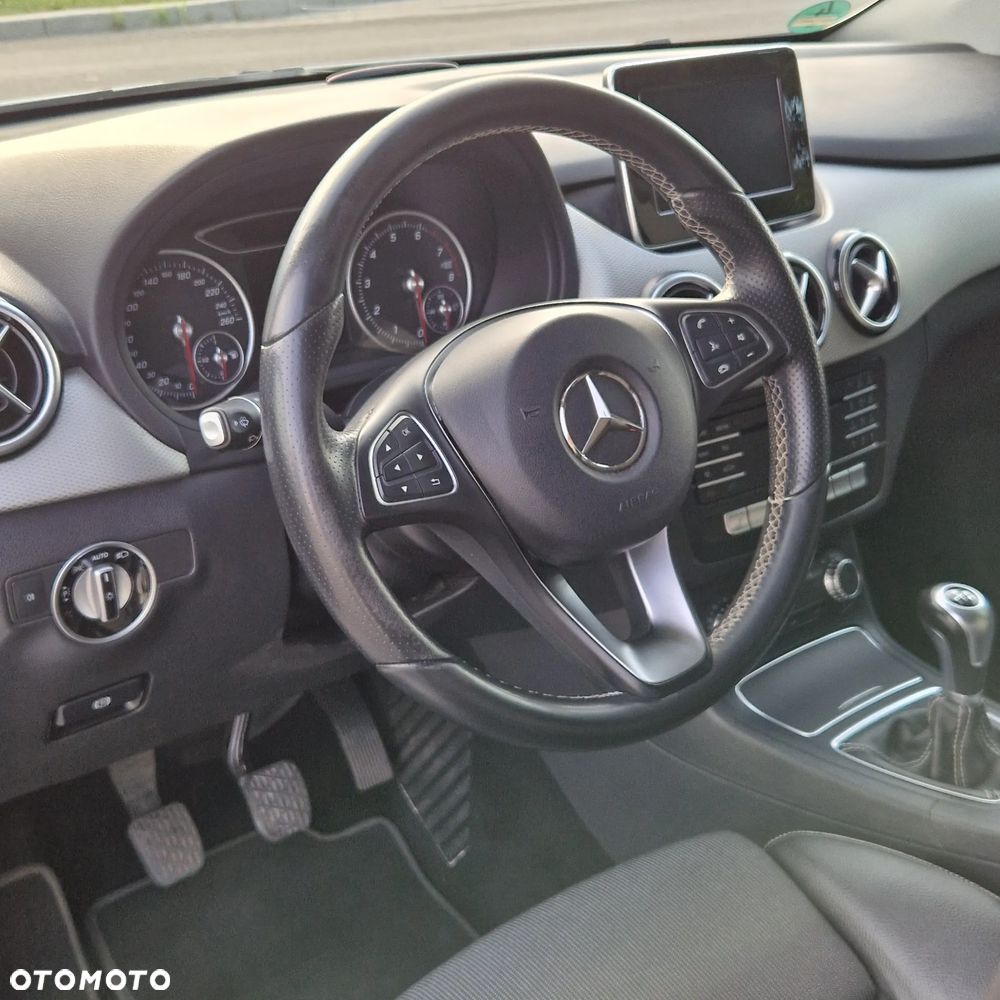 Mercedes-Benz Klasa B 180 UrbanStyle Edition - 21