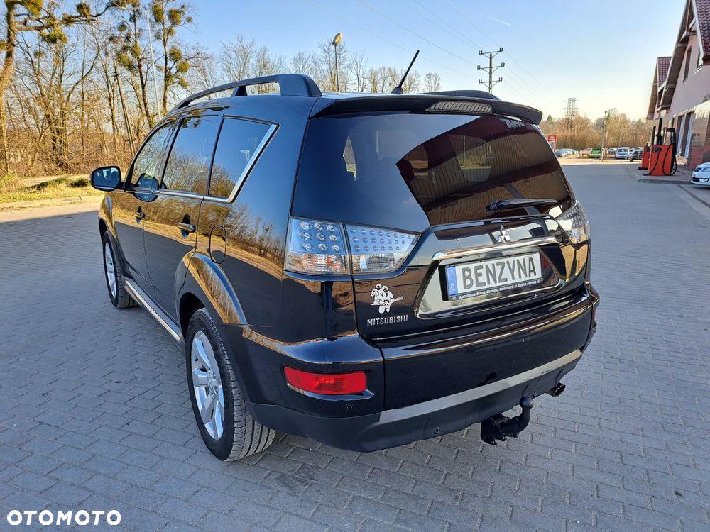 Mitsubishi Outlander - 11