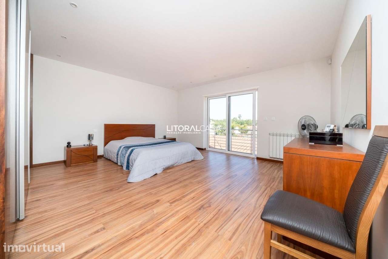 Moradia | Arquitetura Moderna | Garagem fechada | Duas suites | Mira - Grande imagem: 3/13