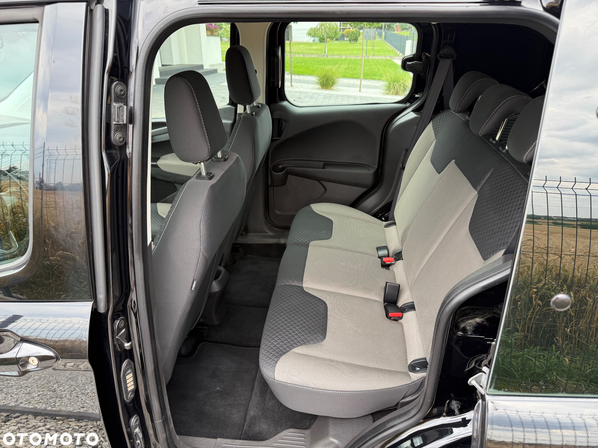 Ford Transit Courier - 13