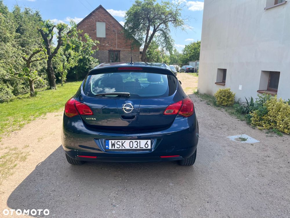 Opel Astra 1.6 Design Edition - 6