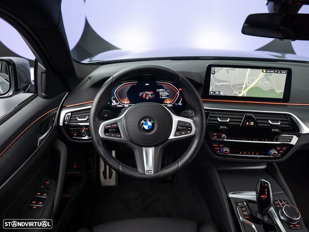 BMW 520 d Pack Desportivo M Auto - 16