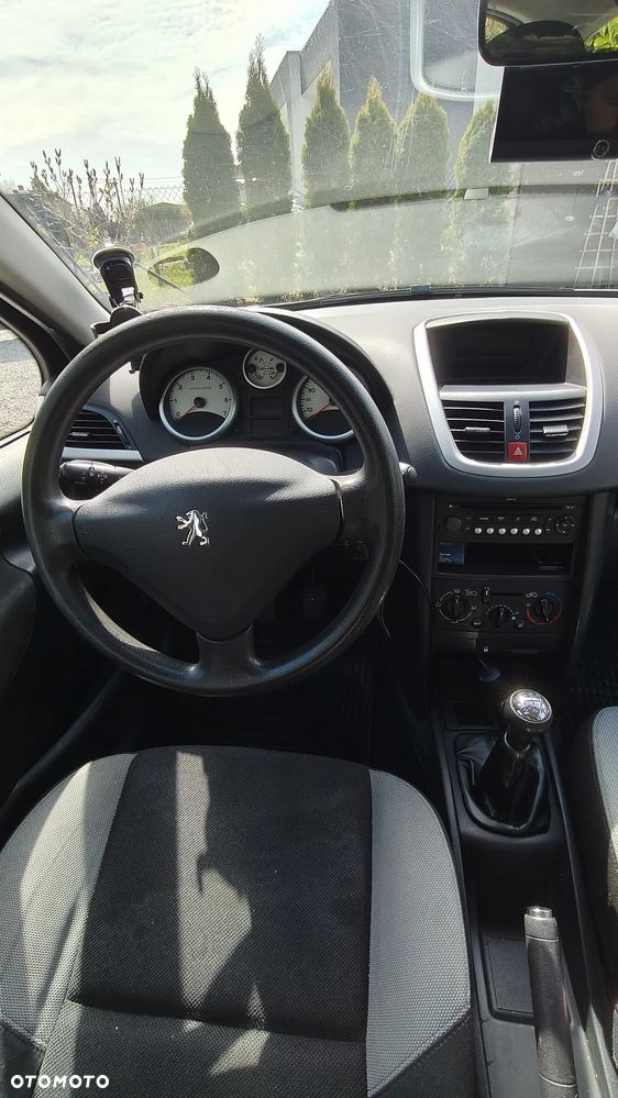 Peugeot 207 1.4 - 7