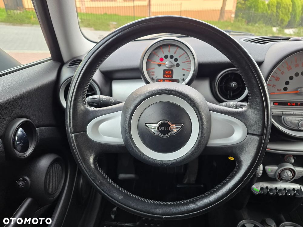 MINI Cooper Standard - 25