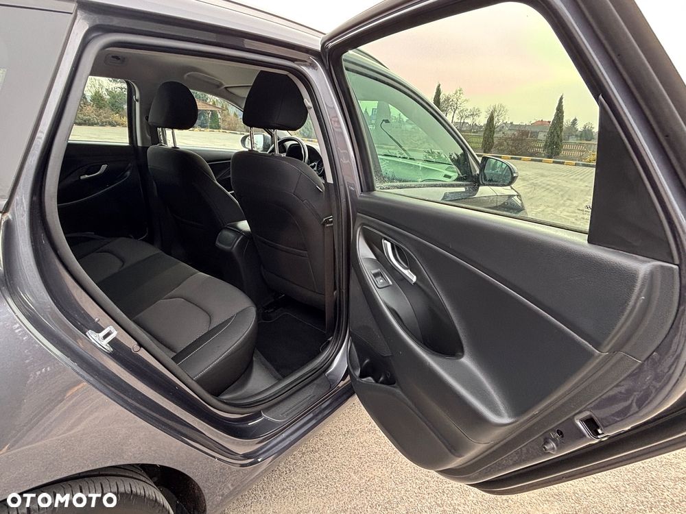 Hyundai i30 blue Kombi 1.4 Classic Navigation - 32