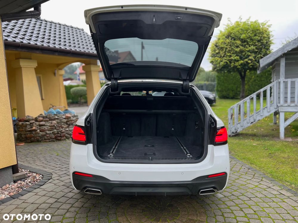 BMW Seria 5 530d xDrive Touring M Sport Edition - 15